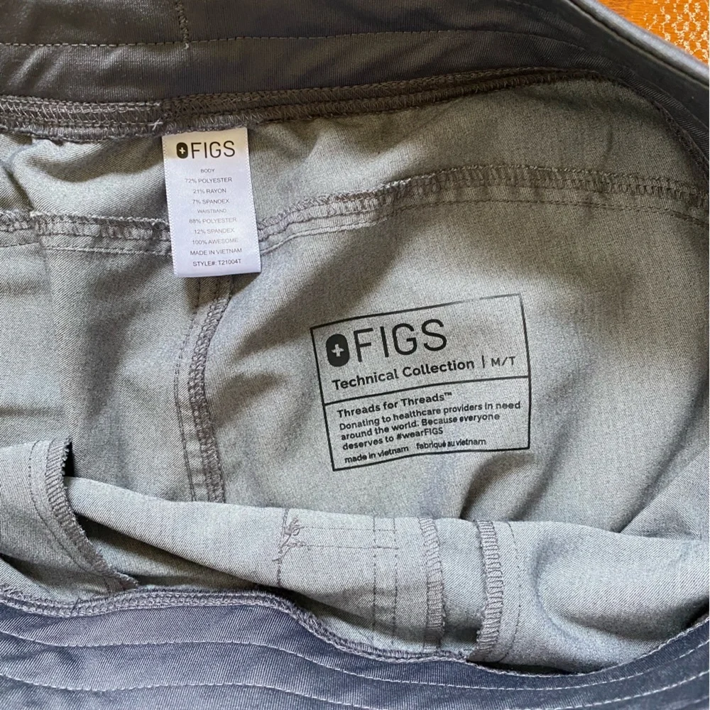 FIGS scrubs - Picture 2 of 2
